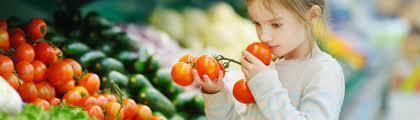 Haz la compra con tus hijos para elegir los alimentos más equilibrados y saludables